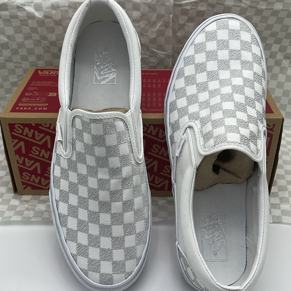 Vans WMNS Checkered Classic Slip-On Sneakers
Metallic True White
VN000CT5W00 - Picture 14 of 16